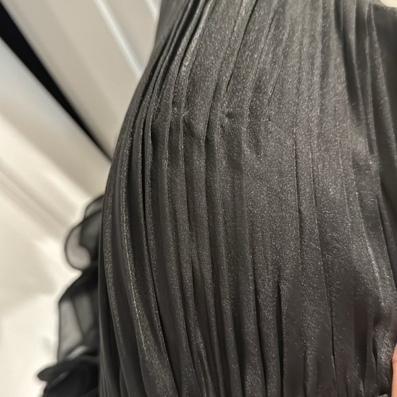 Mac Duggal Ruffle Shoulder V-Neck Chiffon Gown Black Size 14 Formal Dress - Picture 11 of 11